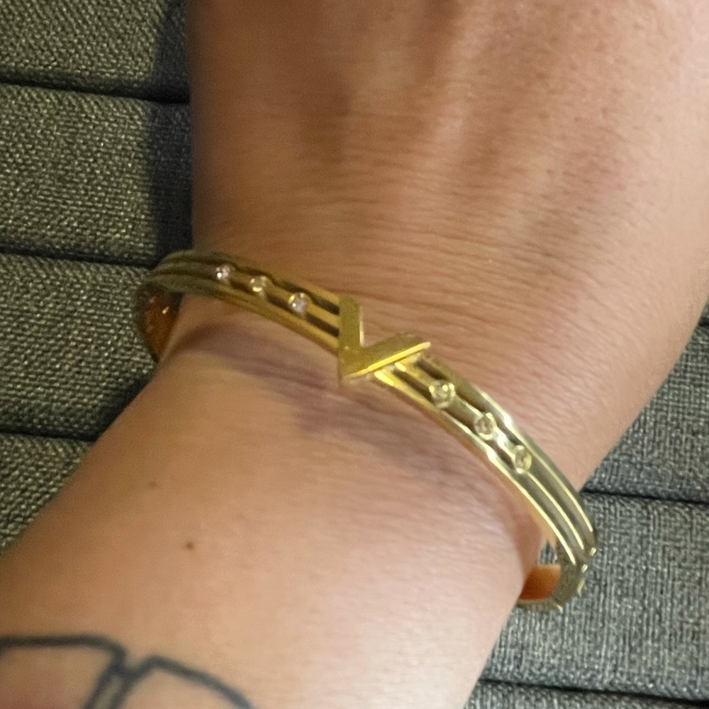 V Bangle-Gold - Picture 2 of 3